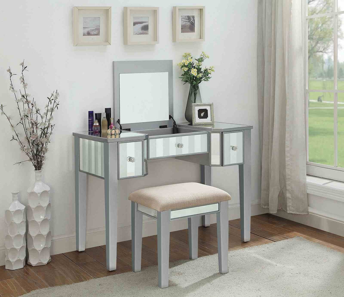 Solid Wood Transitional Vanity with Storage Drawers in Silver for Bedroom