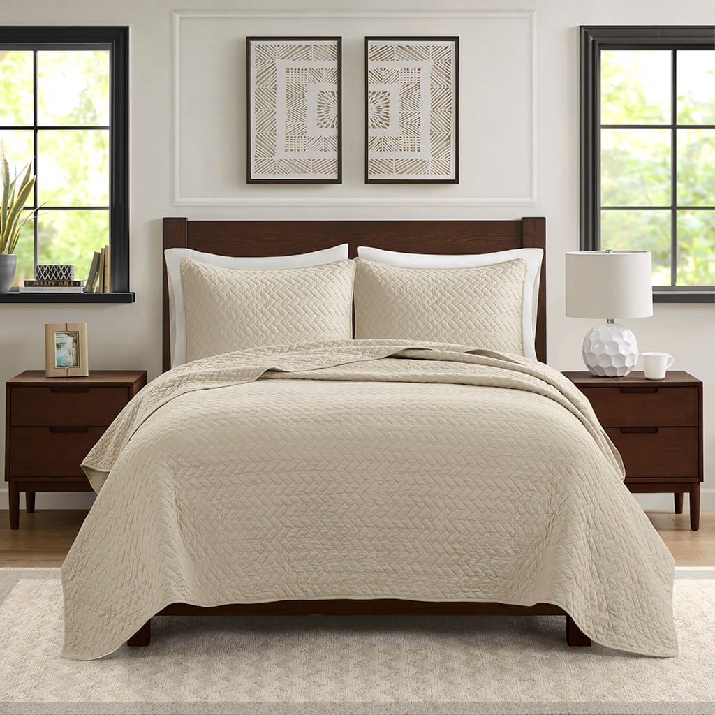 Luxurious Queen Quilt Set - Linen Comfort & Style