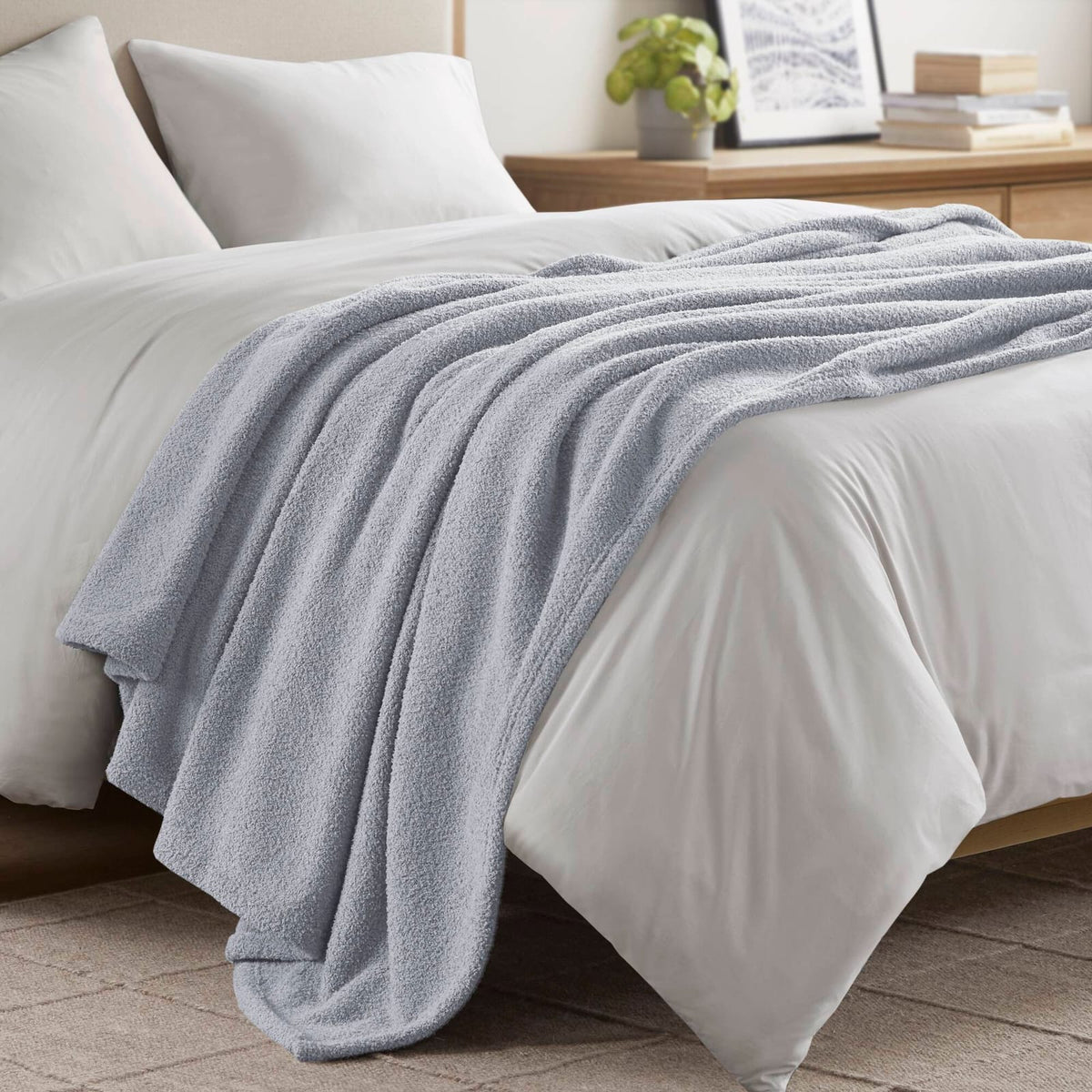 Grey Polyester Twin Size Blanket - Soft Feathersoft