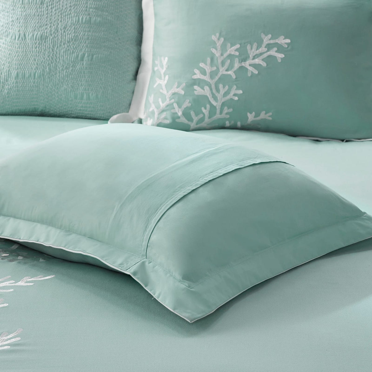 Aqua Queen Comforter Set - Oversized Comfort & Style