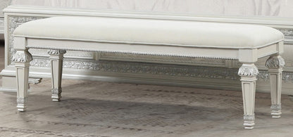 Traditional Creamy White Bench with Diamond Tufting and Ornate Knobs for Bedroom