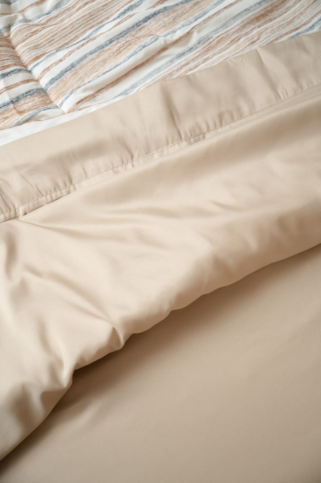 Omne Sleep 4-Piece Khaki Microplush Sheet Set - Hypoallergenic Comfort