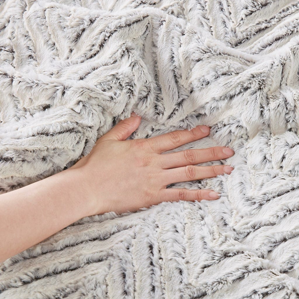 Luxurious Queen Ivory Faux Fur Comforter Set - Ultra Plush Comfort