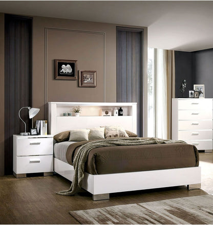 White Solid Wood Nightstand with Drawers - Classic Style for Bedroom
